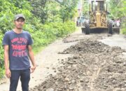 Pak Salam Perjuangkan Pengaspalan Jalan Di Kecamatan Tiro