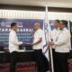 Ketua DPP HIPPI Erik Hidayat menyerahkan bendera pataka kepada Ketua terpilih DPD HIPPI Sumut, Hafiz, sebagai simbol amanah dan tanggung jawab kepemimpinan baru masa bakti 2025–2030.