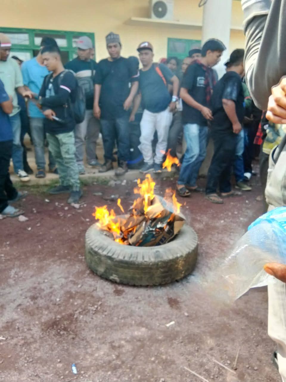 Ratusan Warga Tabuyung Demo Kantor PT DIS, Tuntut Hak Plasma 20 Persen