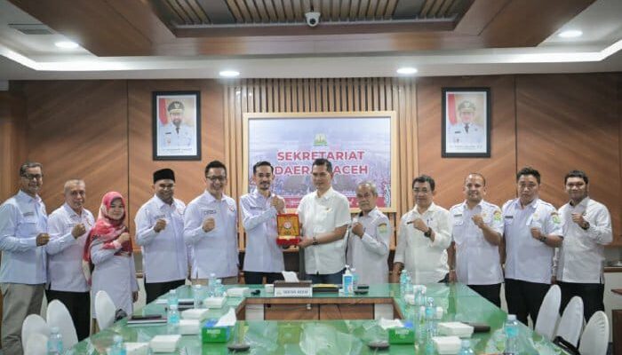 Sekda Nasir Dorong KPI Aceh Susun Regulasi Pengawasan Konten Media Sosial
