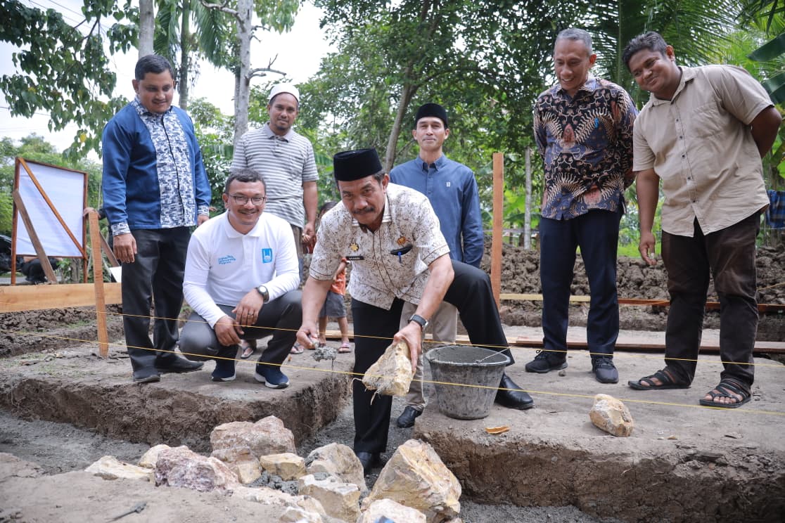 Wabup Aceh Besar Letakkan Batu Pertama Pembangunan Rumah Bantuan Islamic Relief, BMA Dan PT SBA
