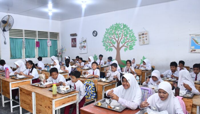 Kodam I/BB Gelar Makan Bergizi Gratis Untuk 1.500 Siswa Sekolah Kartika Di Medan Helvetia