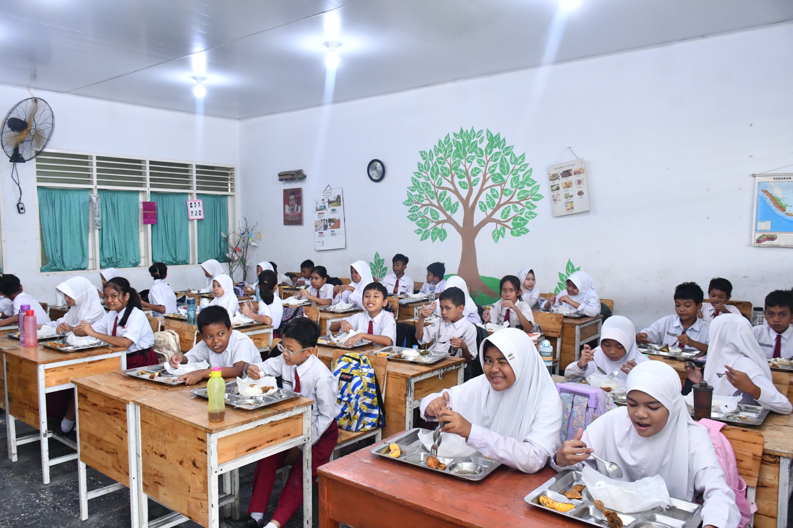 Kodam I/BB Gelar Makan Bergizi Gratis Untuk 1.500 Siswa Sekolah Kartika Di Medan Helvetia