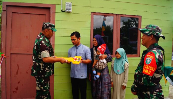 Rumah Layak Huni Diserahkan Kasdam IM Kepada Warga Bener Meriah Melalui Program TMMD