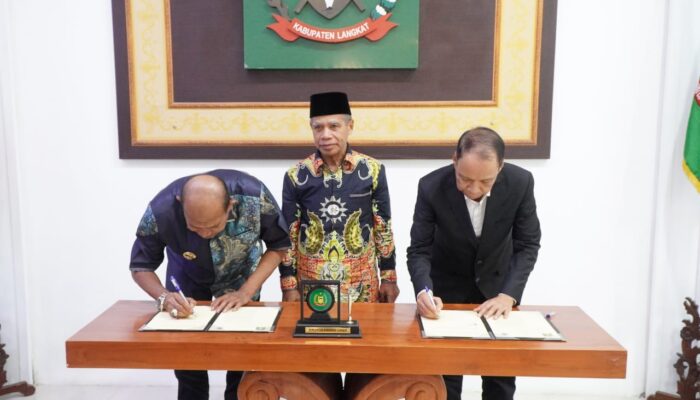 UMSU Dan Bupati Langkat Tanda Tangani MoU