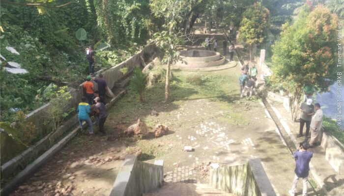 DLH Binjai Gelar Gotong Royong Di Taman Pujasera Bawah