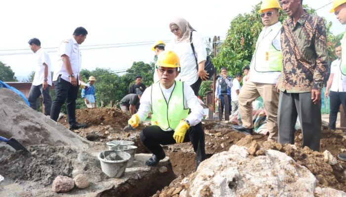 50 Warga Tapsel Dapat Rumah, Bupati Gus Irawan Letakkan Batu Pertama