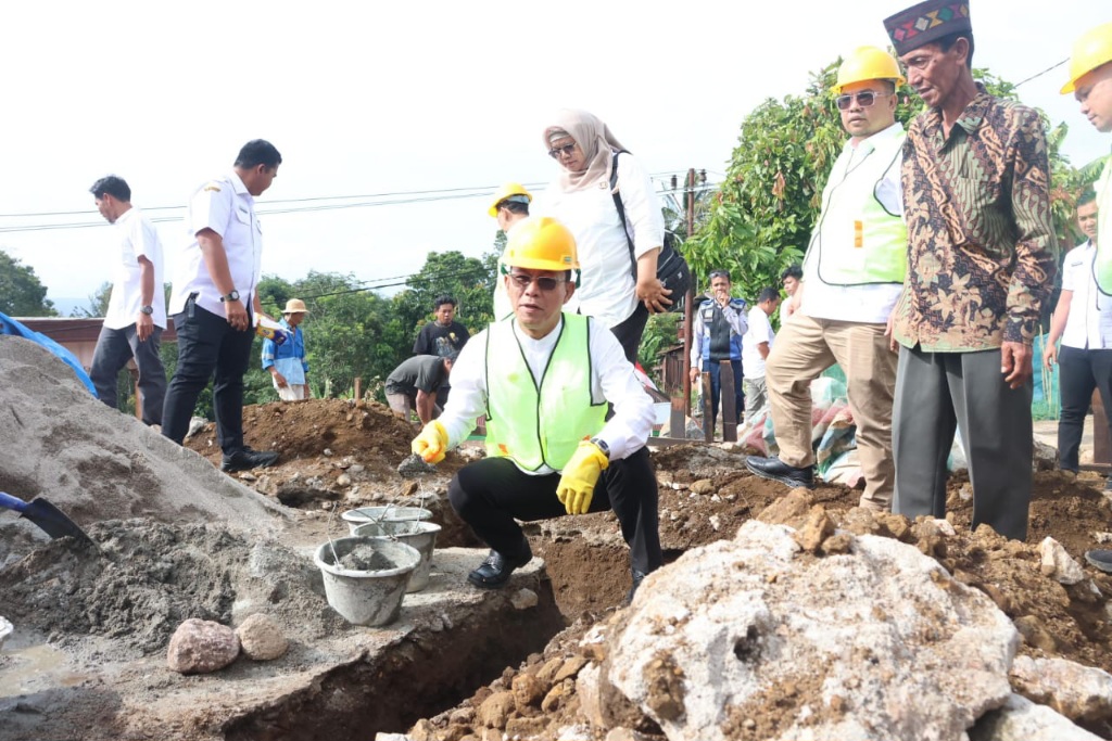 50 Warga Tapsel Dapat Rumah, Bupati Gus Irawan Letakkan Batu Pertama