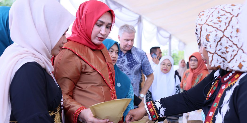 Berkunjung Ke Uroe Pekan Katahati Institute, Ketua Dekranasda Aceh: Cendol Janeng, Enak