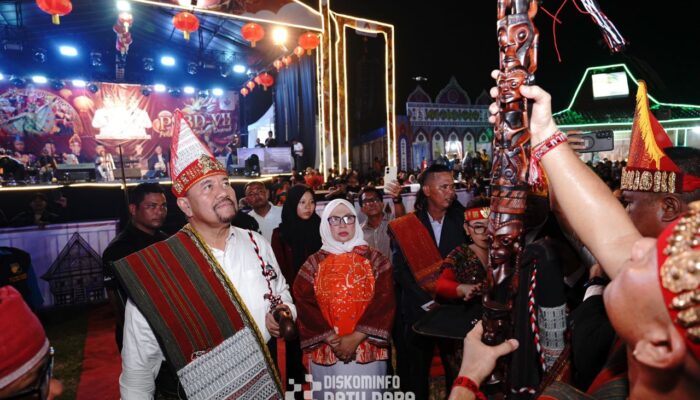 Penyerahan Tanda Kehormatan Tongkat Tunggal Panaluan