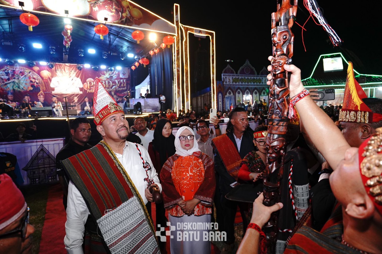 Penyerahan Tanda Kehormatan Tongkat Tunggal Panaluan