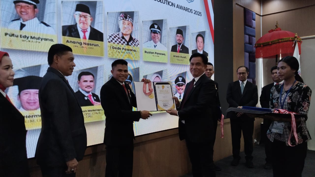 Kades Ladang Tuha II Abdya Mukhlis, Terima Penghargaan Indonesia Arbitration Week & Indonesia Mediation Summit 2025