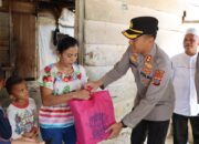 Kapolres Bantu Warga Kurang Mampu Di Desa Aek Horsik Tapteng
