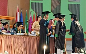 374 Mahasiswa IAKN Tarutung Diwisuda, Rektor: Raih Keunggulan Dan Jaga Nama Baik