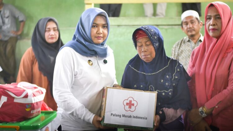 Serahkan Bantuan Korban Kebakaran, Wabup Madina Imbau Hal Ini