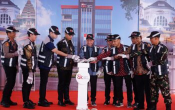 Otoritas Jasa Keuangan (OJK) memulai pembangunan Gedung Kantor OJK Provinsi Sumatera Utara yang ditandai dengan seremoni peletakan batu pertama oleh Wakil Ketua Dewan Komisioner OJK Mirza Adityaswara di Medan, Jumat (7/11).