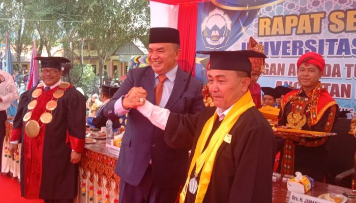 388 Mahasiswa UGL Agara Diwisuda, Bupati Salim Fakhry Ucapkan Selamat