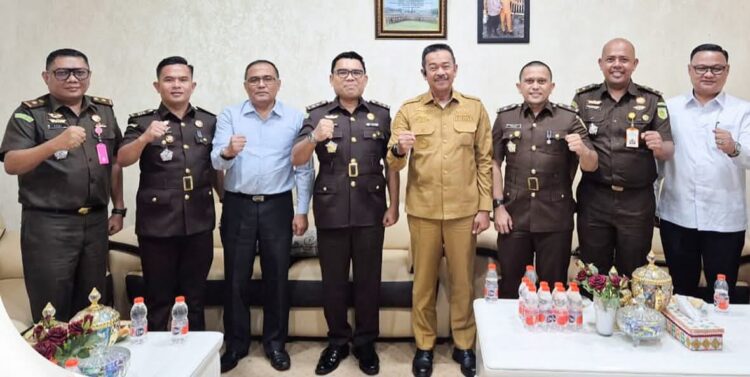 Plt. Kajari Madina Jalin Silaturahmi Dengan Bupati, Perkuat Koordinasi Forkopimda