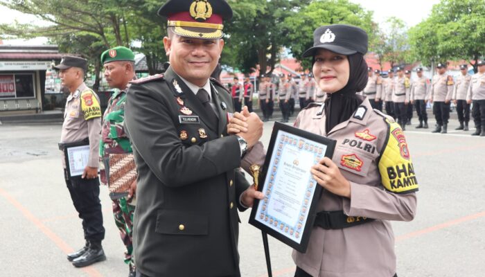 Kapolres Agara Beri Penghargaan Kepada Personel Bhabinkamtibmas, Babinsa Dan Kades Berprestasi
