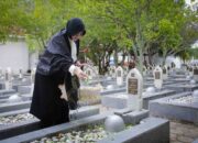 Peringati Hari Pahlawan, Wali Kota Illiza Tabur Bunga Di TMP Ateuk Pahlawan