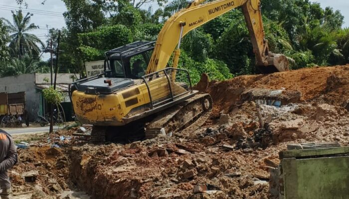 Air Hujan Bercampur Material Tanah Dari Lokasi Proyek PT MTT Terjang Permukiman Warga