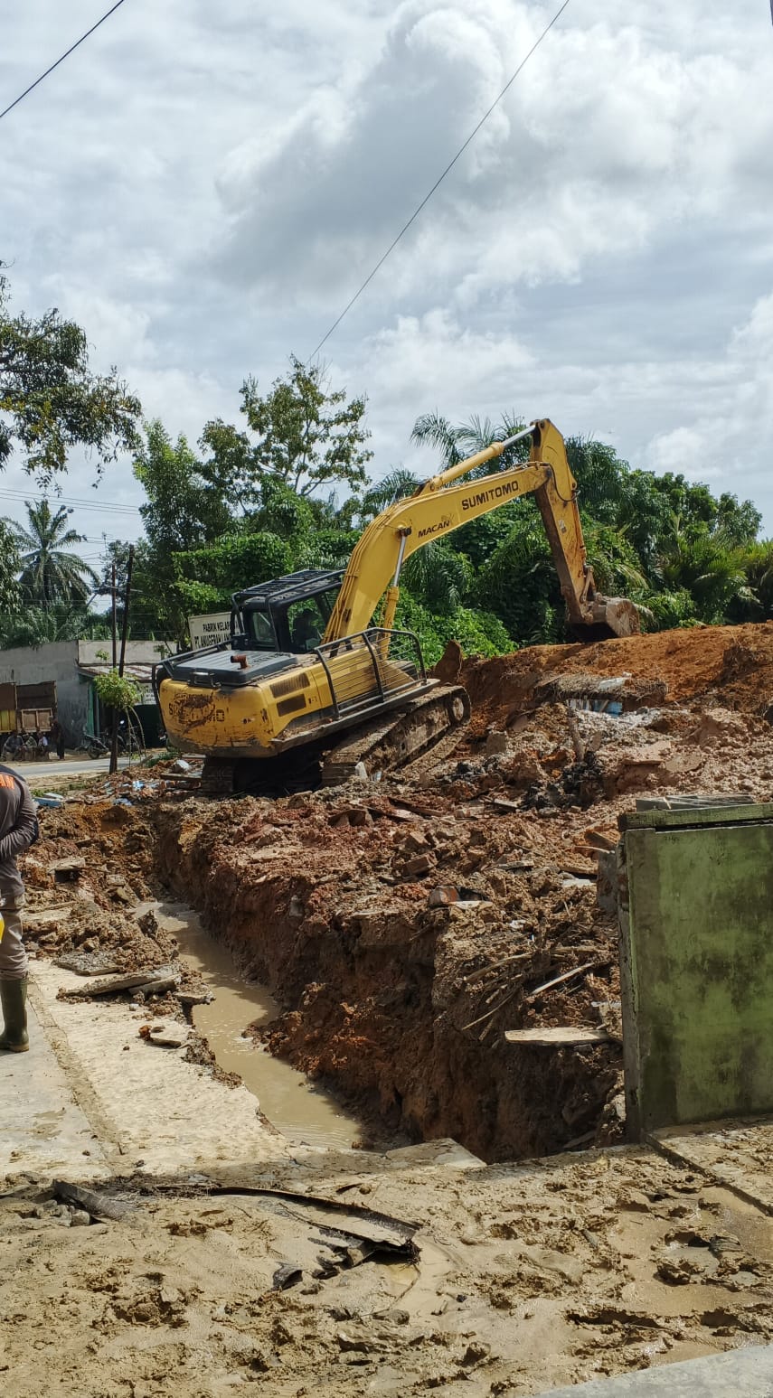Air Hujan Bercampur Material Tanah Dari Lokasi Proyek PT MTT Terjang Permukiman Warga