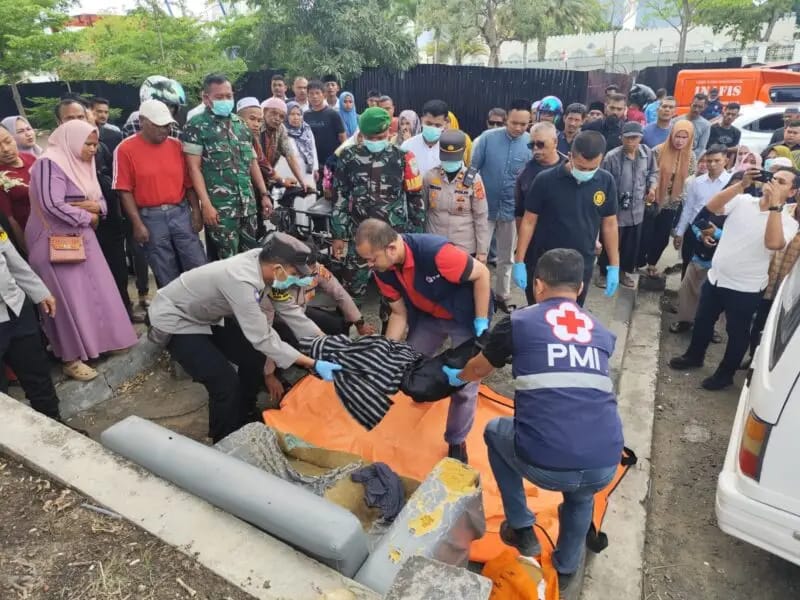 Polisi Olah TKP Penemuan Mayat Tanpa Identitas di Halte Trans Kutaraja