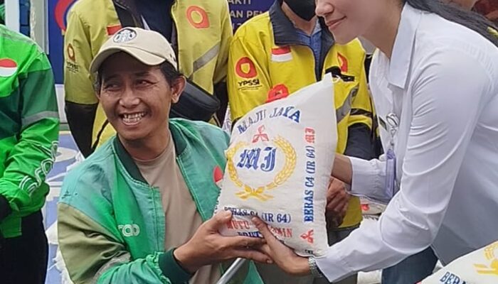 Sambut Hari Bakti Kemenimipas, Imigrasi Medan Salurkan 2,5 Ton Beras Ke Ojol Dan Warga