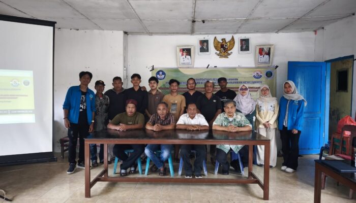 Dosen UNHAR Edukasi Warga Olah Sampah Plastik Jadi Bahan Baku Batako