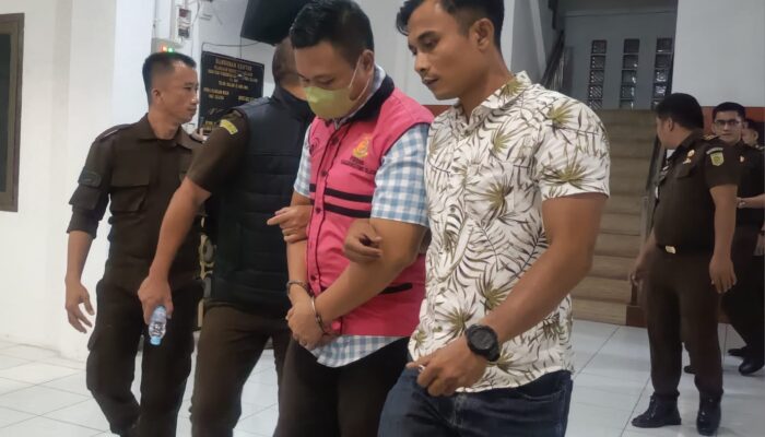 Kejari Nisel Tahan Bendahara Desa Hilimaenamolo Dugaan Korupsi DD Rp965 Juta