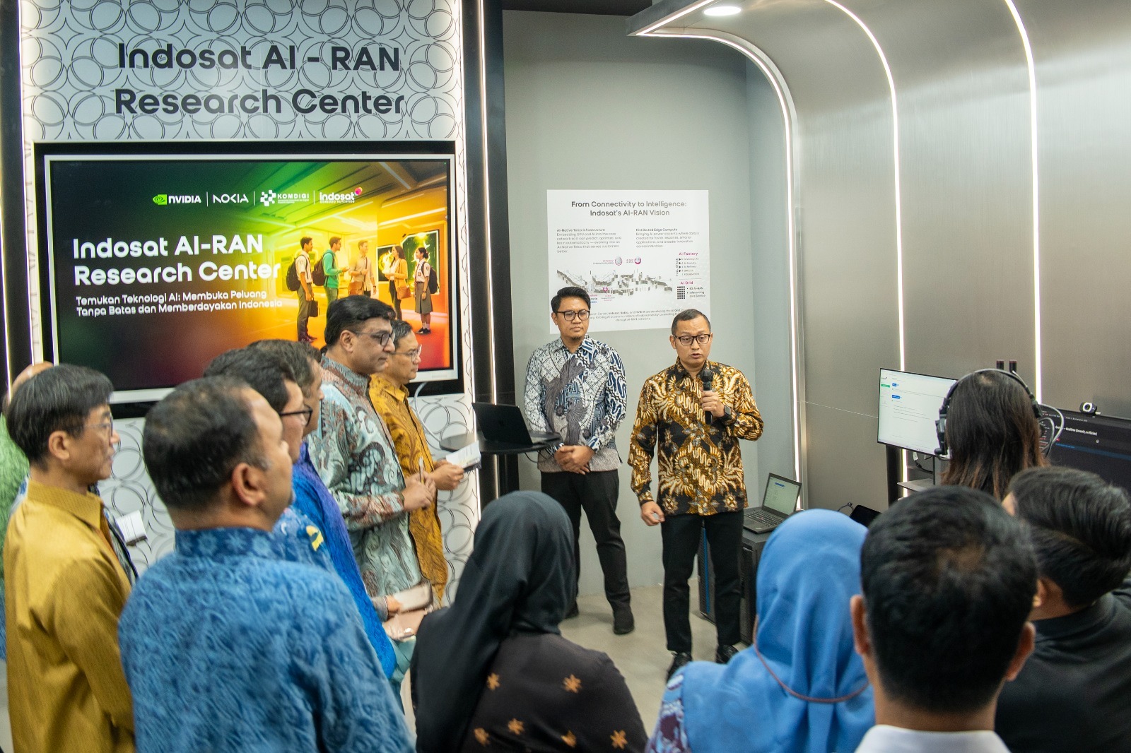 Indosat, Nokia, Fan NVIDIA Resmikan AI-RAN Research Center