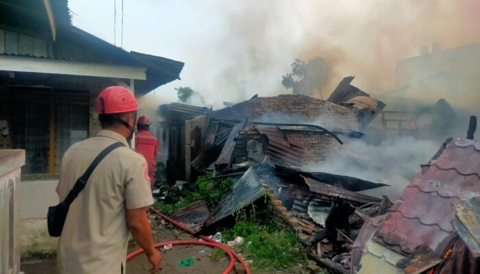 Empat Rumah Ludes Terbakar Di Medan Denai