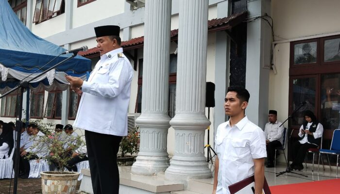 Peringatan HKN Ke-61 Di Agara, Bupati Salim Fakhry Beri Penghargaan Sejumlah Tenaga Kesehatan