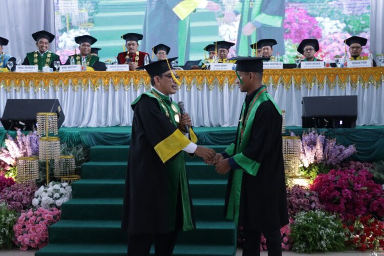 Rizal Efendi, Mahasiswa Yatim Piatu Raih Lulusan Terbaik IAIN Langsa