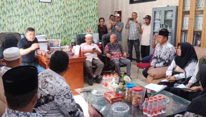 PGRI Dan Guru Honor Audiensi Ke Ketua DPRD Madina