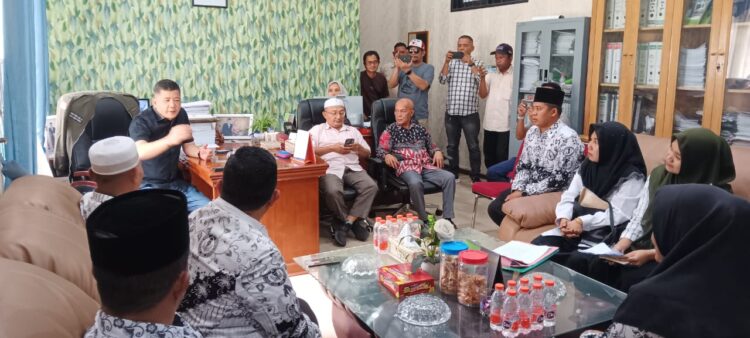 PGRI Dan Guru Honor Audiensi Ke Ketua DPRD Madina