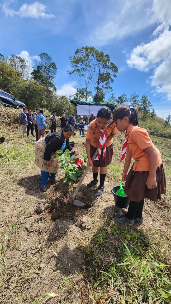 INALUM Tanam 600 Pohon, Tanda Dimulainya Penghijauan 500 Hektare Di DTA Danau Toba
