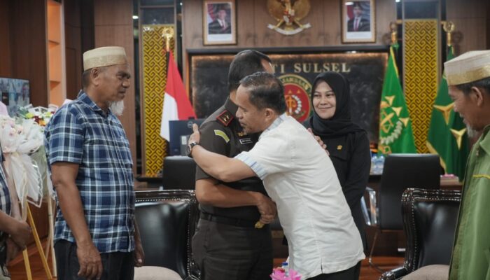 Dua Guru Lutra Terjerat Kasus Tipikor, Kajati Sulsel Ajukan Jalan Damai Hukum Melalui PK