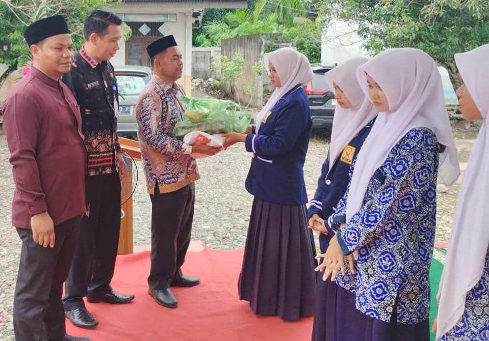 SMPN 3 Seunagan Peringati Maulid Nabi Dan Santuni Anak Yatim