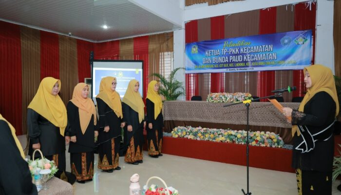 Ketua TP PKK Aceh Besar Lantik Lima Ketua TP PKK dan Kukuhkan Bunda PAUD Kecamatan