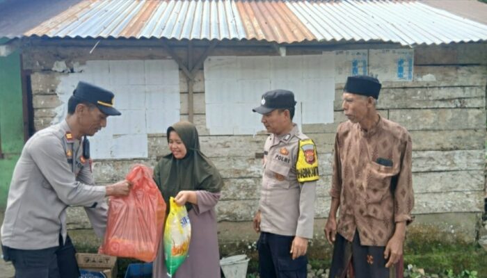 Polsek Labuhanhaji Timur Jumat Berkah, Bantu Sembako Warga Kurang Mampu