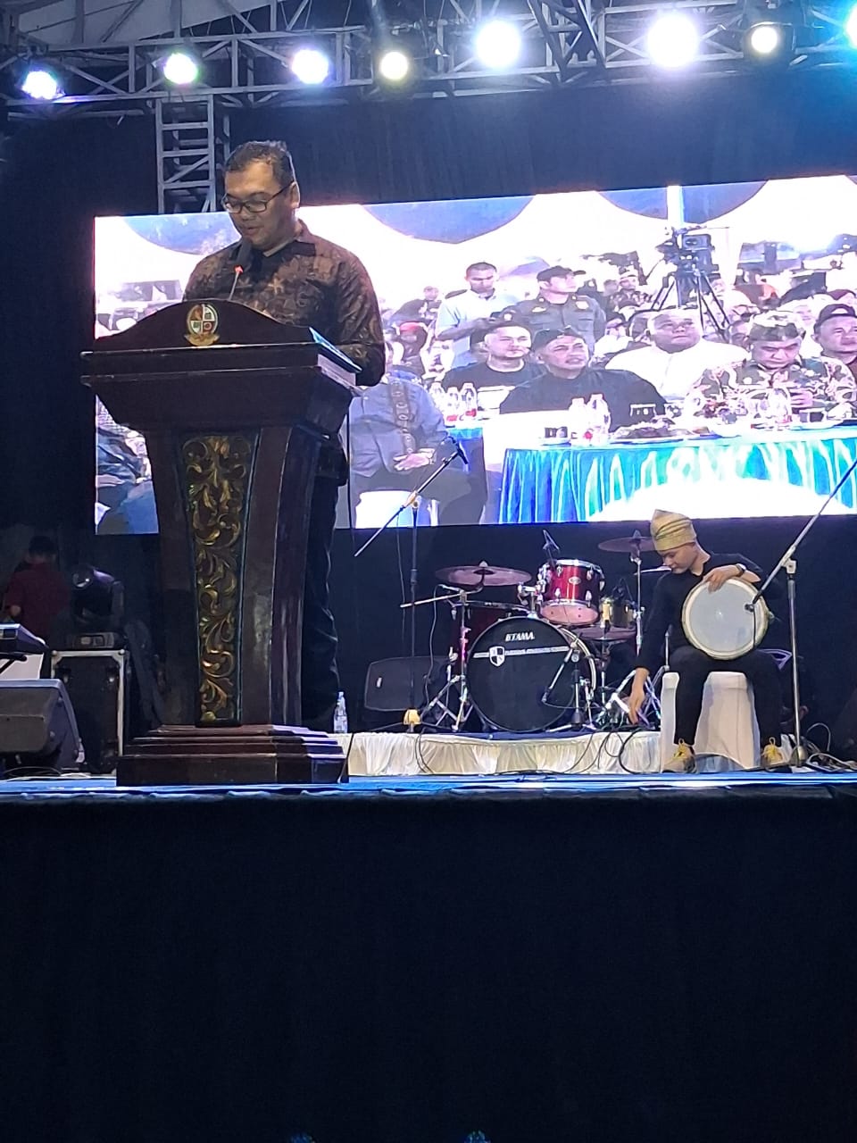 Ribuan Warga Serbu Pesta Budaya Deliserdang, Asri Ludin Tambunan Menari Dengan Anak-Anak