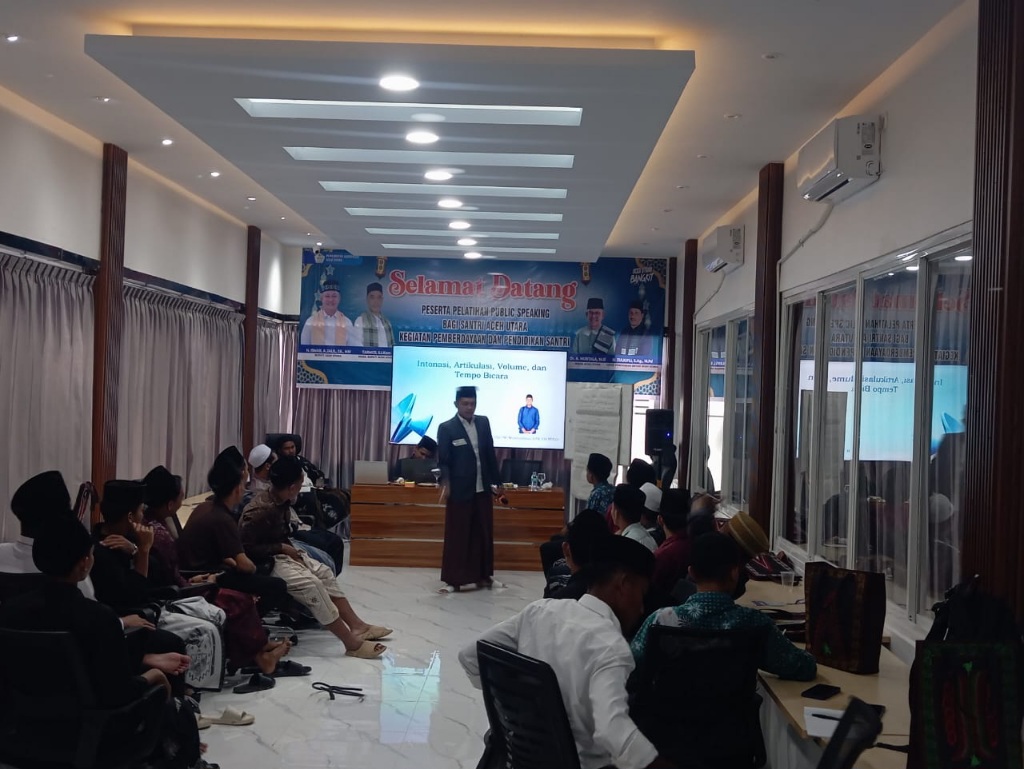 Santri Aceh Utara Dibekali Keahlian Public Speaking