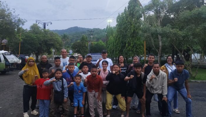 Ketua KONI Sibolga Lepas 13 Atlet Pencak Silat Kejuaraan Shokaido Sumut