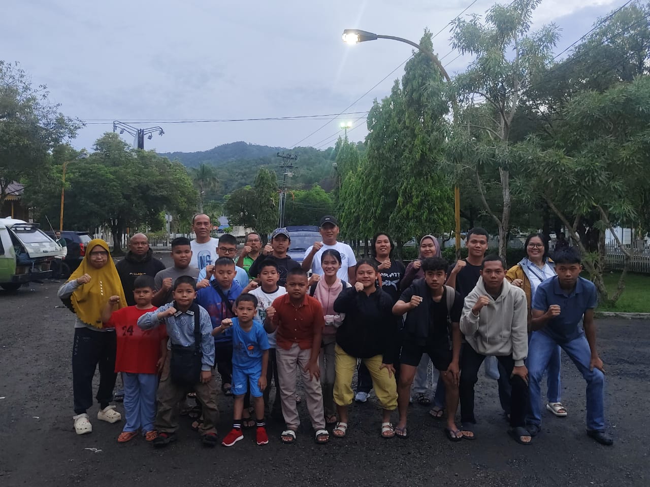 Ketua KONI Sibolga Lepas 13 Atlet Pencak Silat Kejuaraan Shokaido Sumut