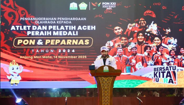 Mualem Kucurkan Bonus Atlet Dalam Suasana Penuh Haru