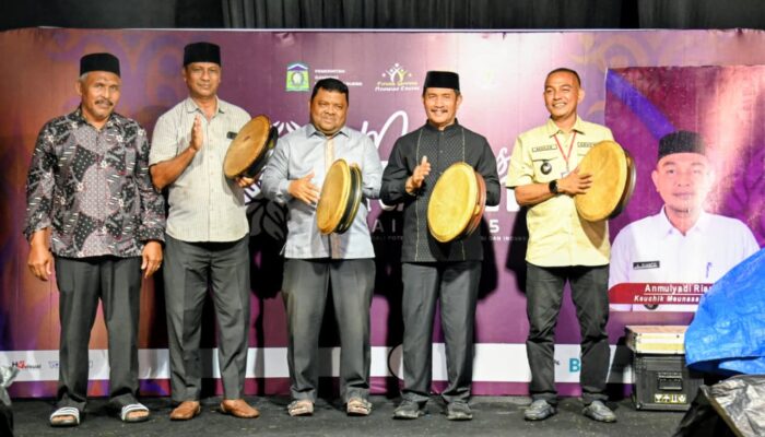 Diiringi Guyuran Hujan Deras Dan Dentuman Rapai, Wabup Syukri Buka Meunasah Krueng Fair 2025
