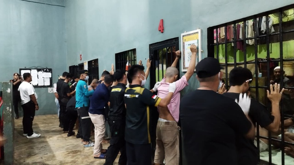 Razia Antisipasi Gangguan Kamtib Di Lapas Labuhanruku