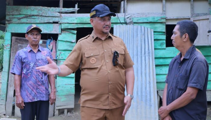 Bupati Aceh Tamiang Tinjau Rumah Warga Teluk Halban Nyaris Ambruk