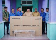 Bupati TRK Serahkan 173 Smart TV Ke Sekolah Di Nagan Raya